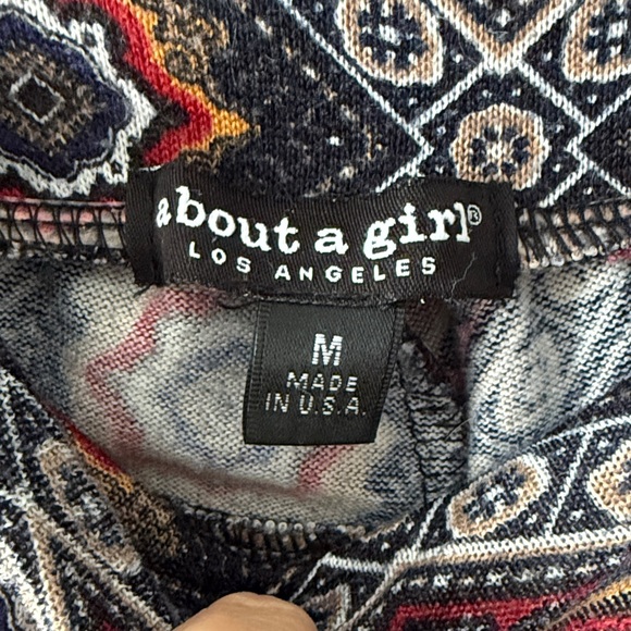 Geometric Patterned Flowy Pants - Picture 2 of 6